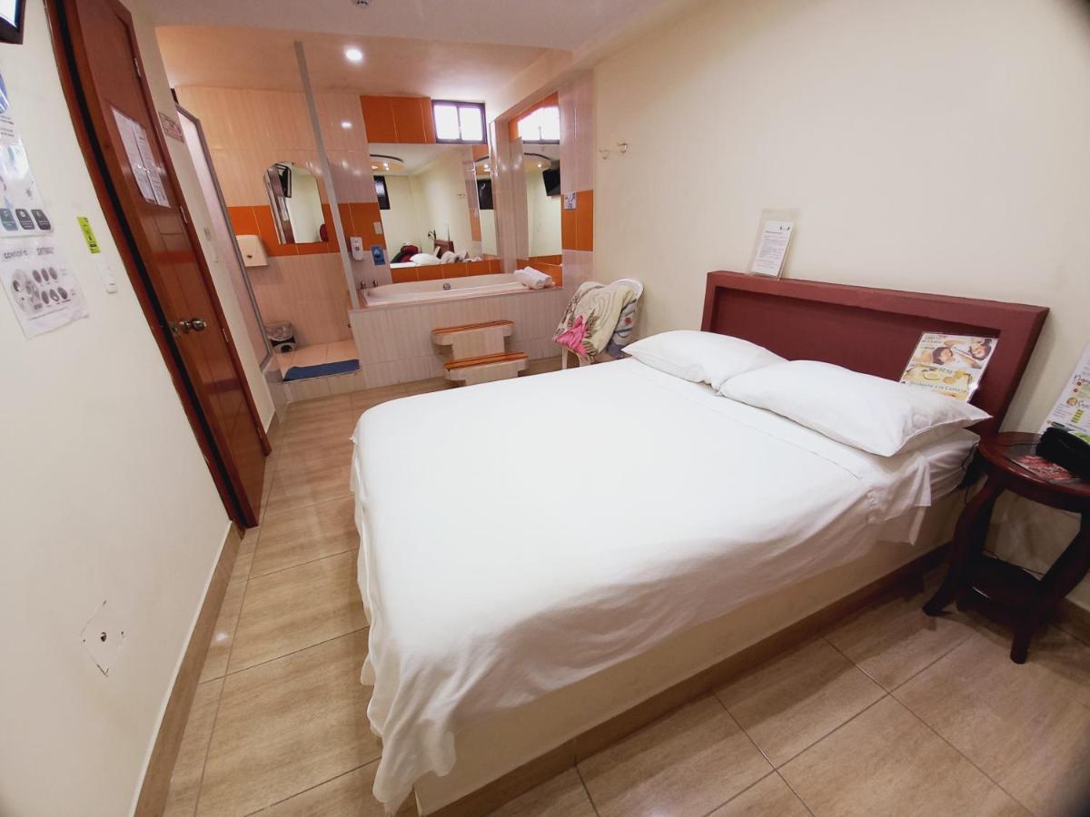 Hostal Oro Orense Quito Exterior photo